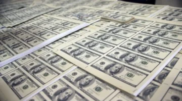 سعر الدولار مقابل الجنيه المصري في أول تعاملات مارس